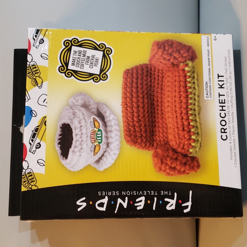 FRIENDS the television series couch and central perk mug Crochet Kit NWT